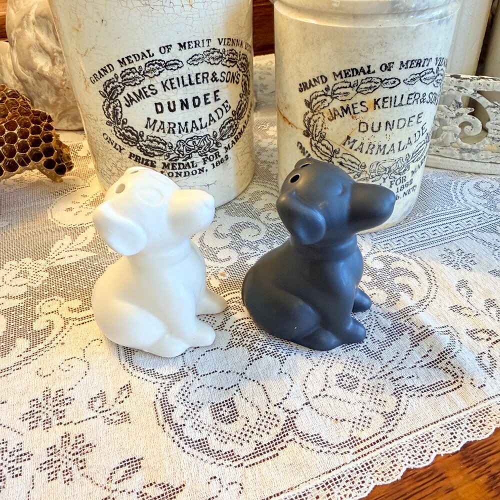 NWT Dog Salt & Pepper Shakers • Ceramic Black & White • Farmhouse - Picture 6 of 10